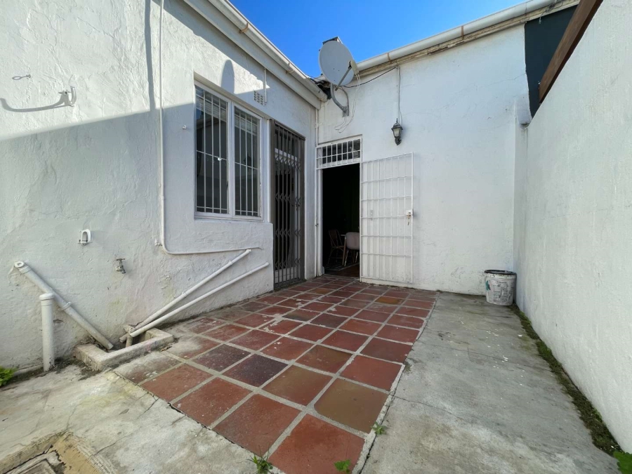 To Let 2 Bedroom Property for Rent in Woodstock Western Cape